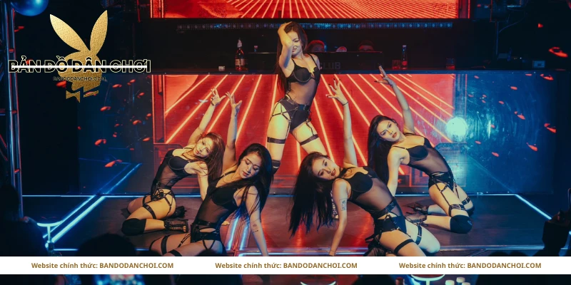 Quẩy hết mình tại Hero Club