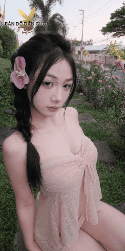 Tiểu sử Trần Hà Linh: Từ nữ sinh chuyên Anh đến Hoa khôi Ngoại Thương